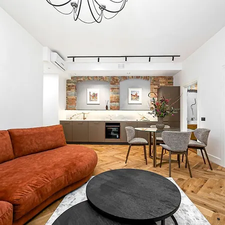 Luxury Living In The Heart Of In 3 Apartamento Talin