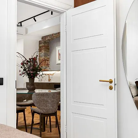 Luxury Living In The Heart Of In 3 公寓 *