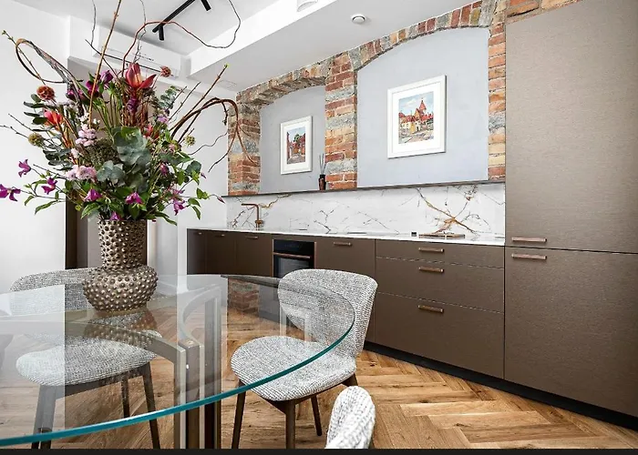 Luxury Living In The Heart Of In 3 아파트